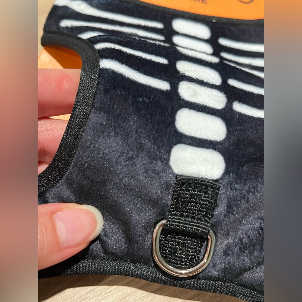 Halloween skeleton dog harness. Soft plush. Adjustable strap, black & white. S - Picture 2 of 9